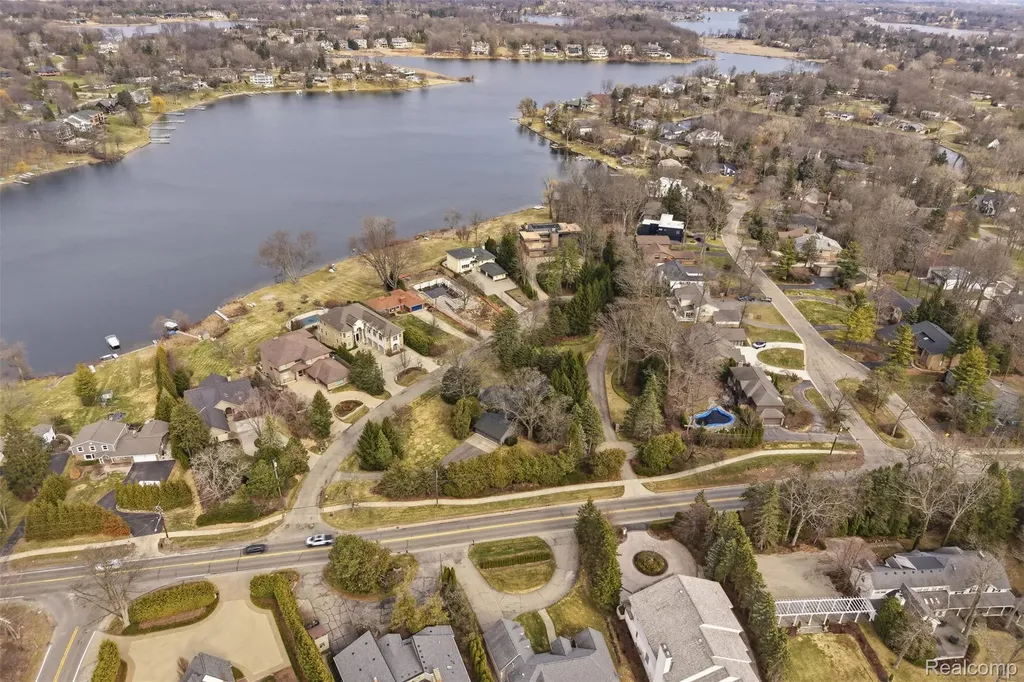 2954 Long Ridge Court West Bloomfield Charter Township MI 48323