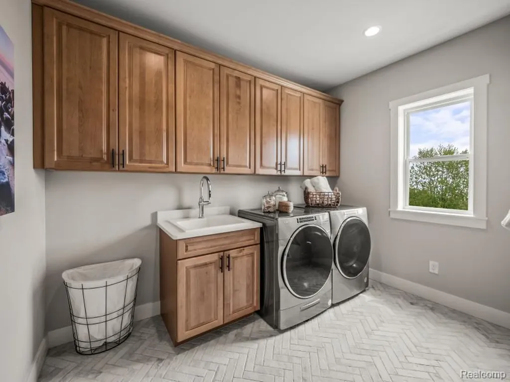5071 Rutland Drive York Charter Township MI 48176