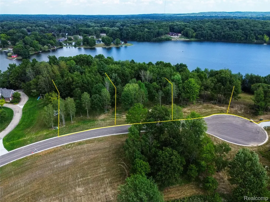005 Lakeshore Drive Goodrich Village MI 48438