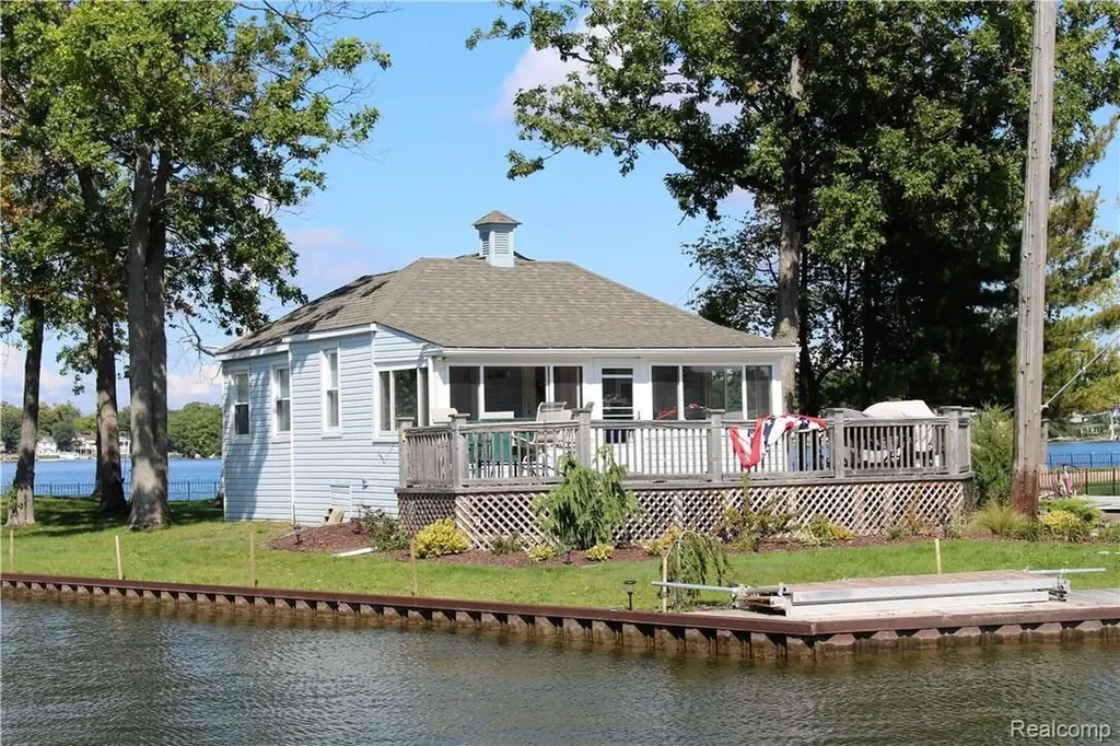 752 Preston Island Orion Charter Township MI 48362