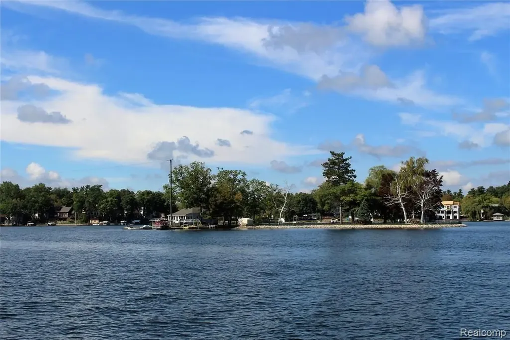 752 Preston Island Orion Charter Township MI 48362
