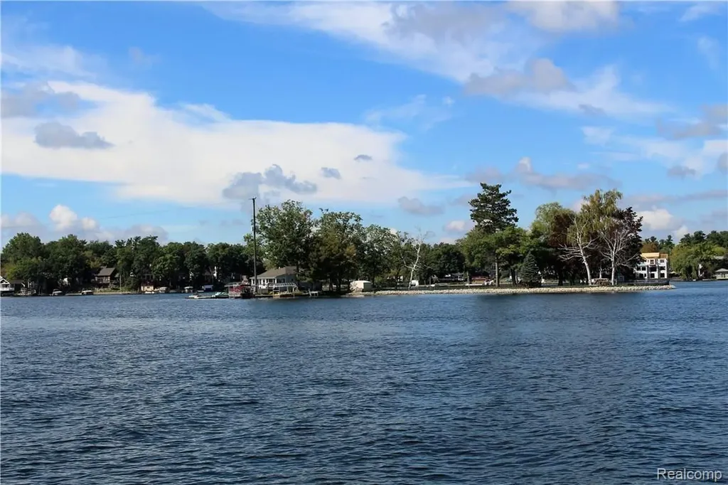 752 Preston Island Orion Charter Township MI 48362