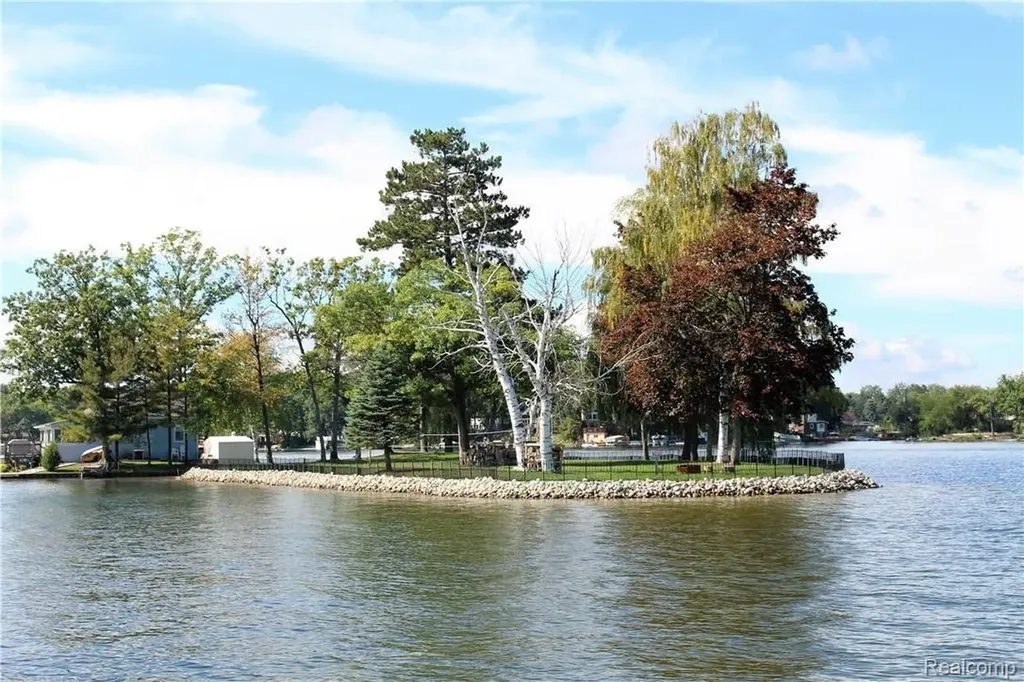 752 Preston Island Orion Charter Township MI 48362