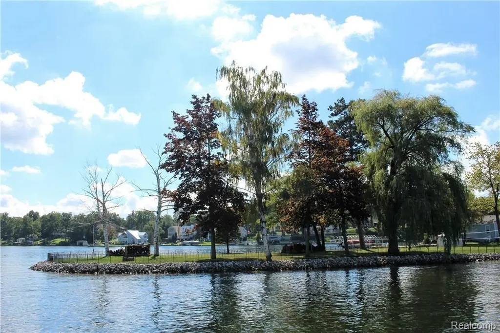 752 Preston Island Orion Charter Township MI 48362