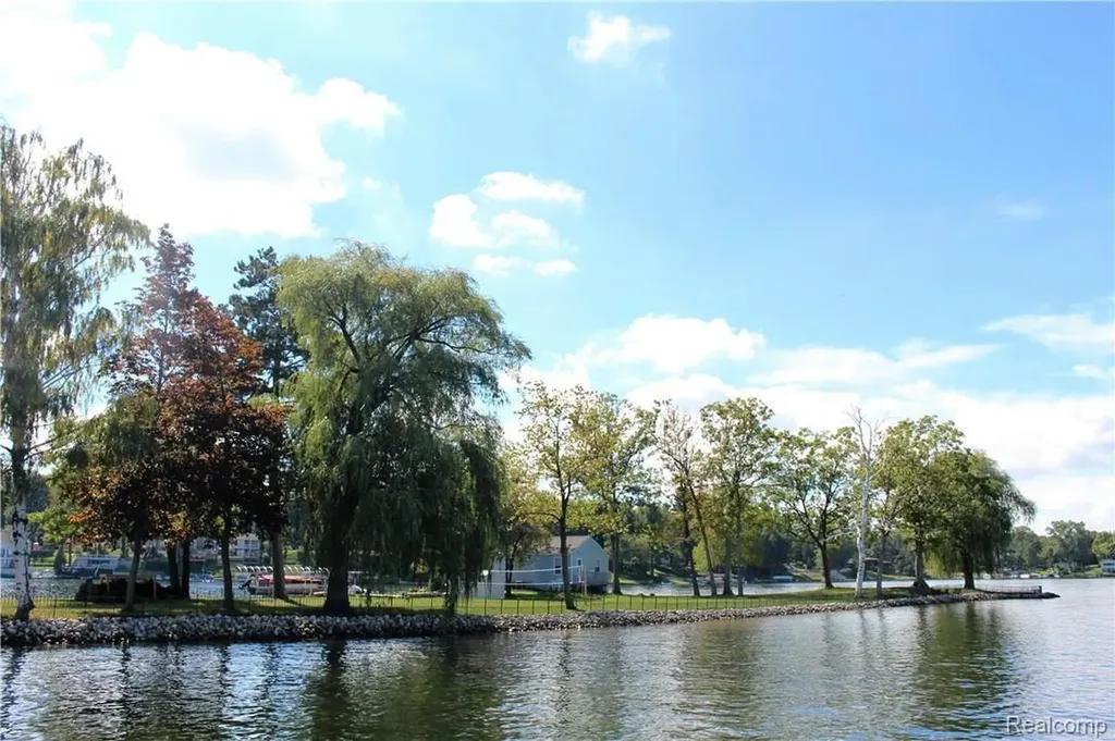 752 Preston Island Orion Charter Township MI 48362