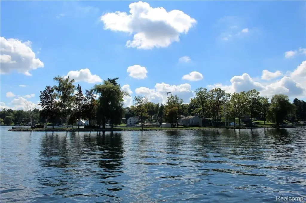 752 Preston Island Orion Charter Township MI 48362