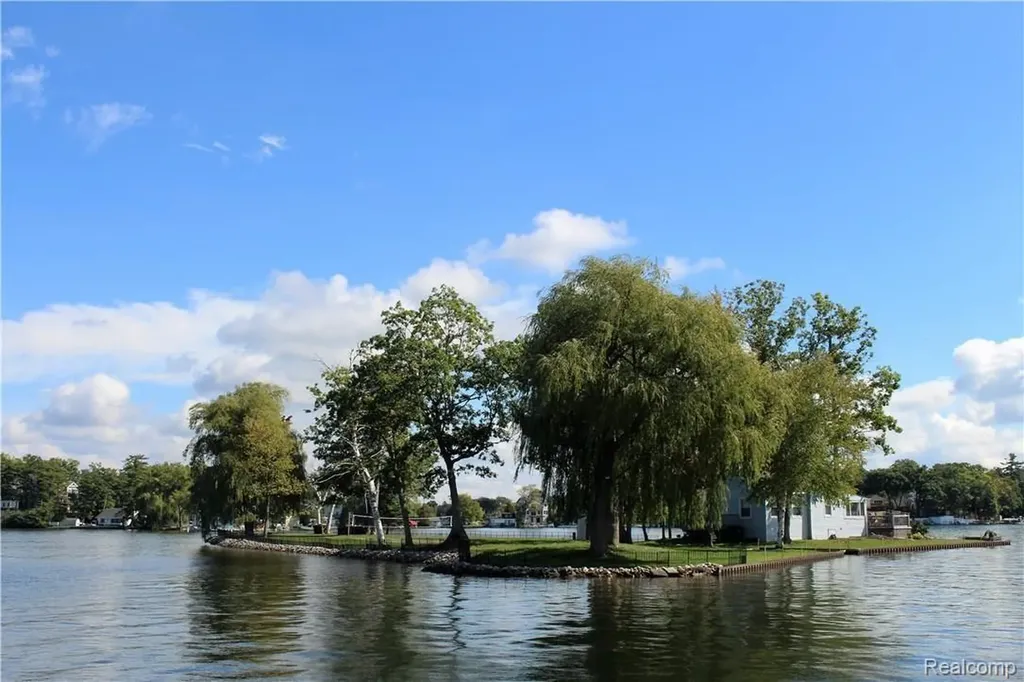 752 Preston Island Orion Charter Township MI 48362