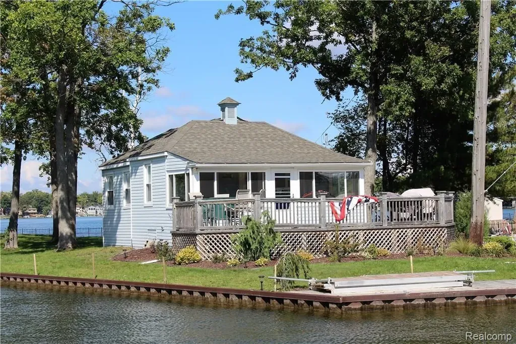 752 Preston Island Orion Charter Township MI 48362