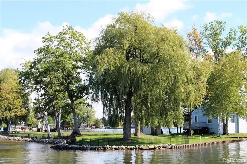 752 Preston Island Orion Charter Township MI 48362