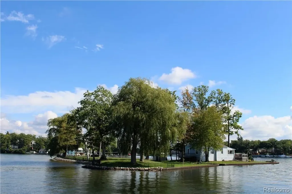 752 Preston Island Orion Charter Township MI 48362