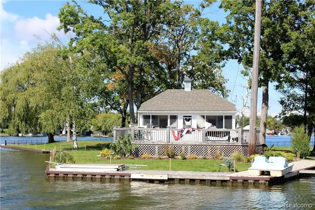 752 Preston Island Orion Charter Township MI 48362