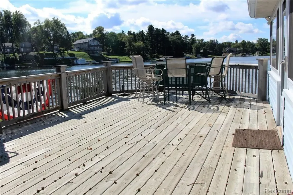 752 Preston Island Orion Charter Township MI 48362