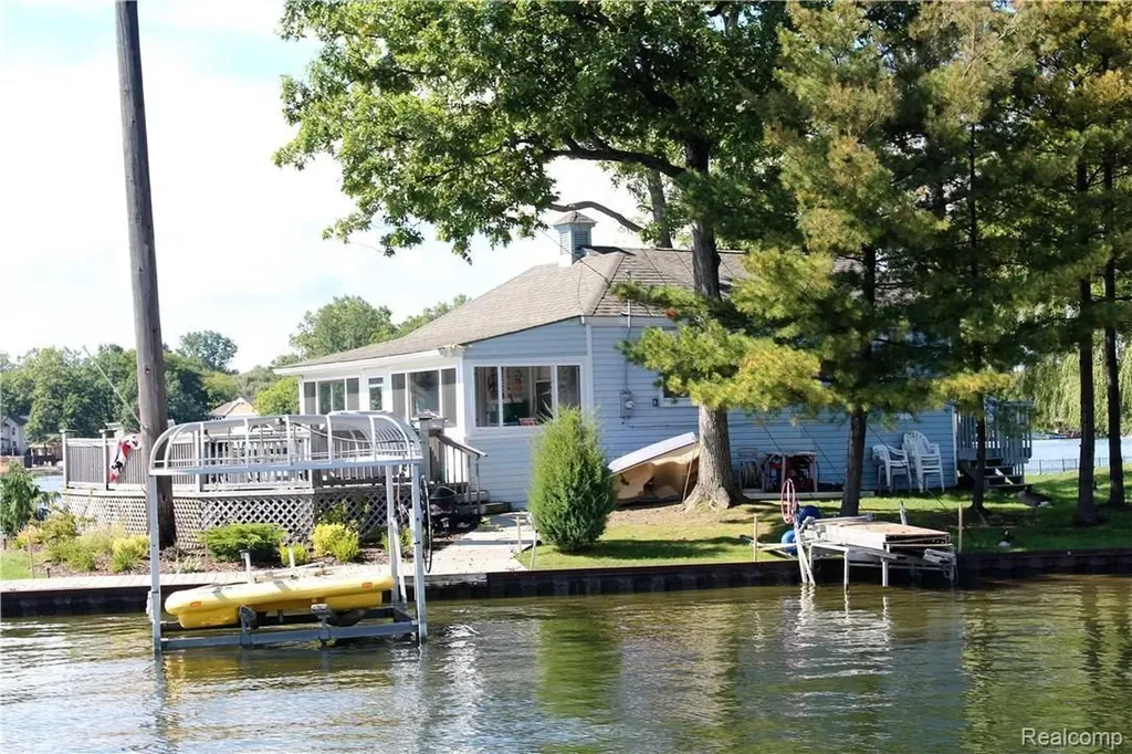 752 Preston Island Orion Charter Township MI 48362