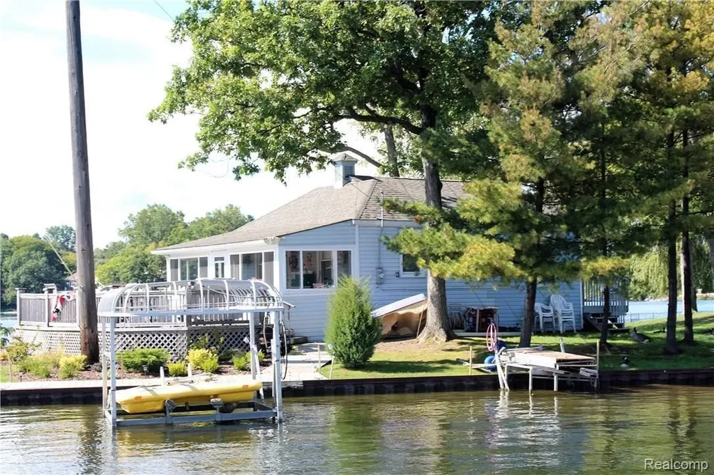 752 Preston Island Orion Charter Township MI 48362
