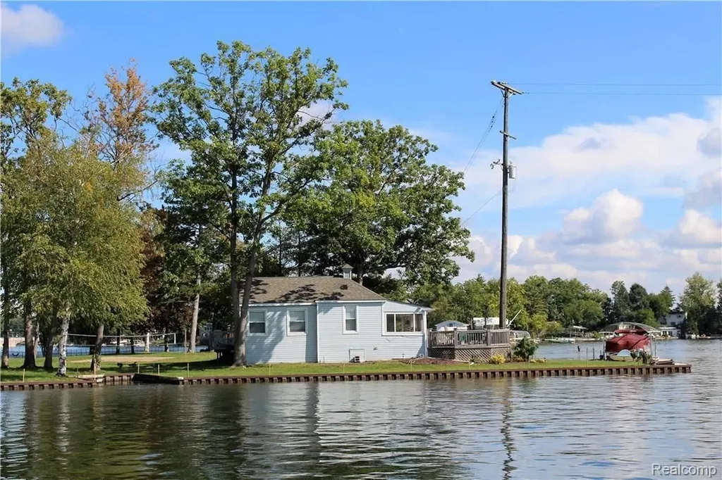 752 Preston Island Orion Charter Township MI 48362