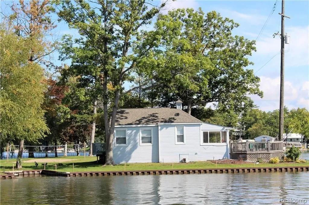 752 Preston Island Orion Charter Township MI 48362