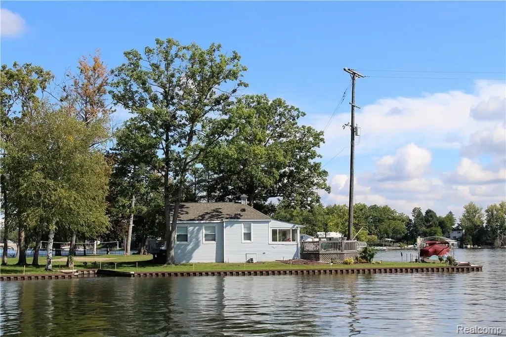 752 Preston Island Orion Charter Township MI 48362