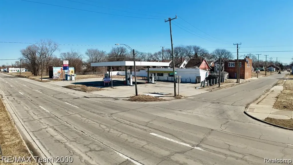2561 S Fort Street Detroit City MI 48217