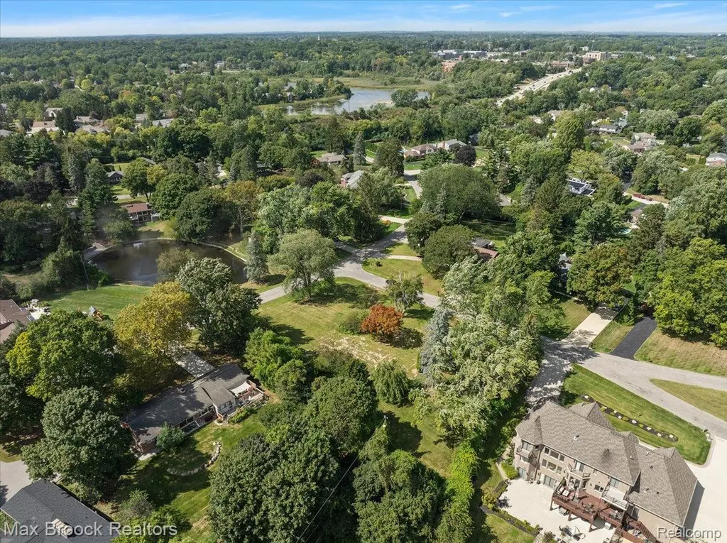 1027 Joanne Court Bloomfield Hills City MI 48302