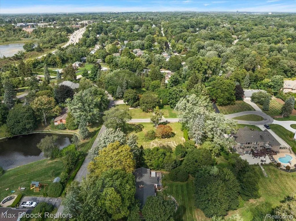 1027 Joanne Court Bloomfield Hills City MI 48302