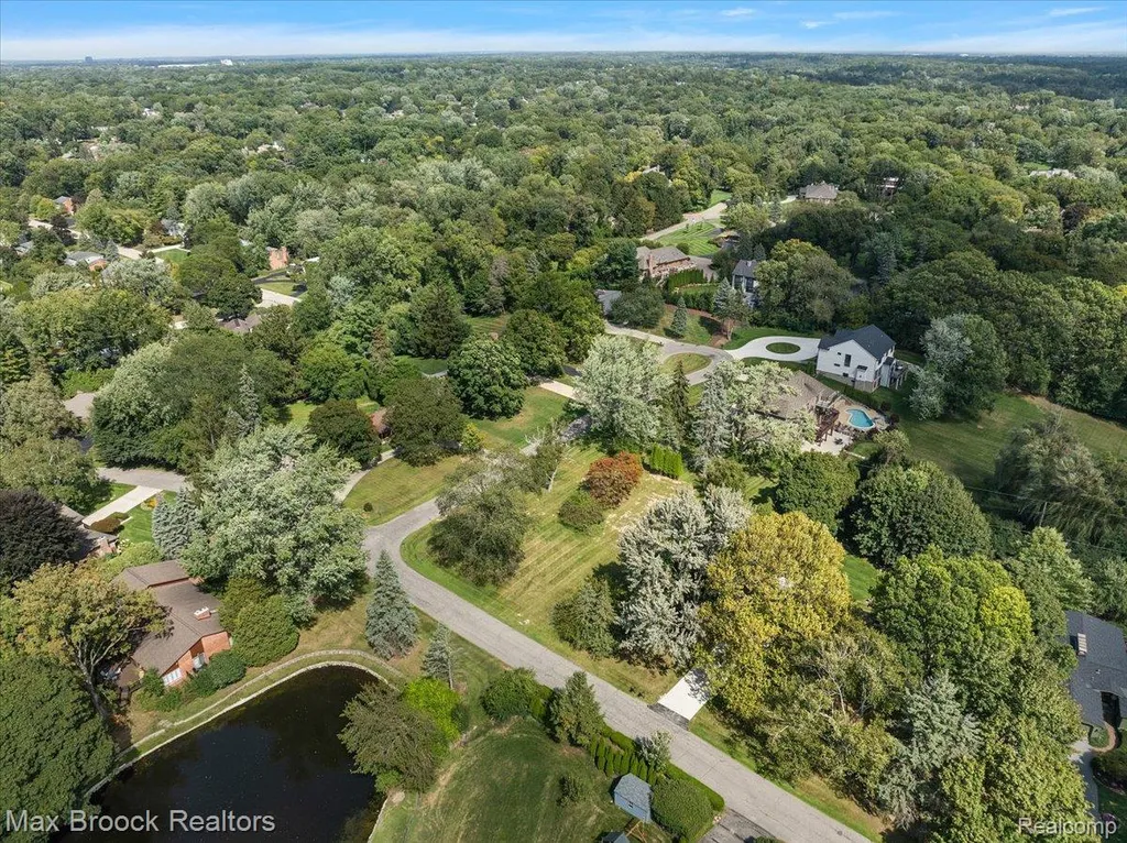 1027 Joanne Court Bloomfield Hills City MI 48302