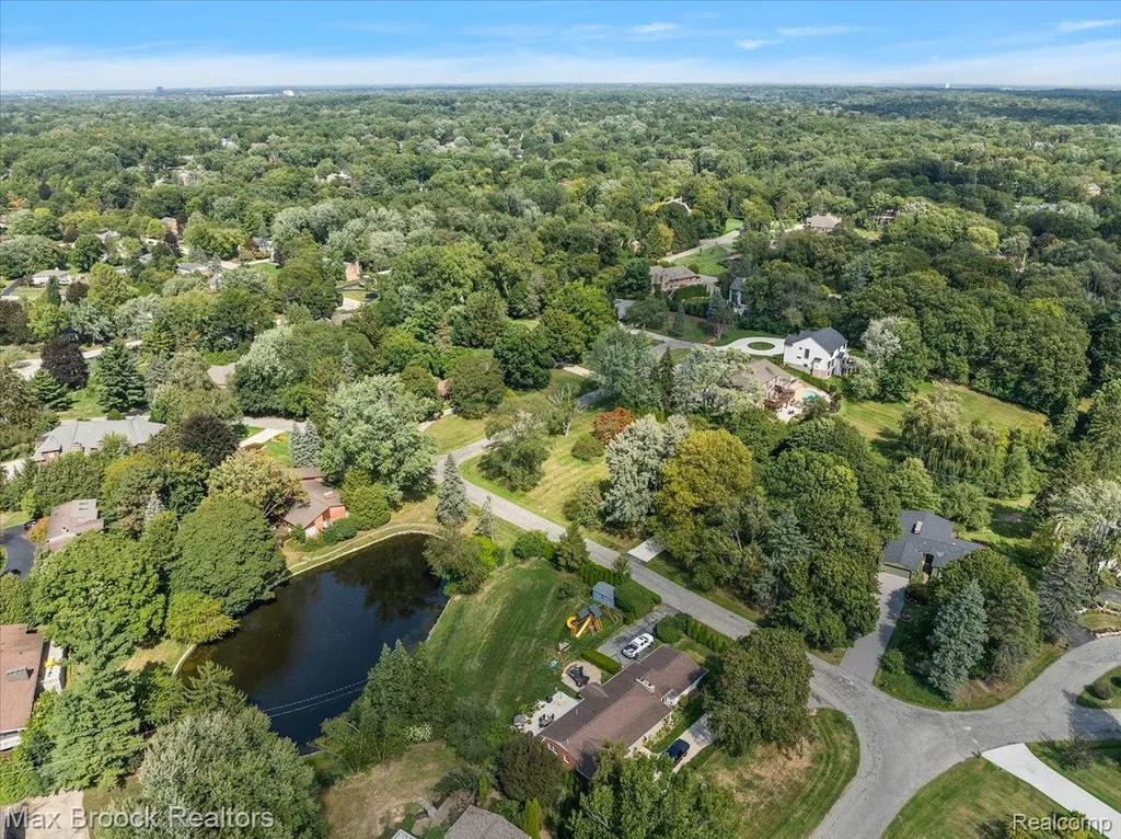 1027 Joanne Court Bloomfield Hills City MI 48302