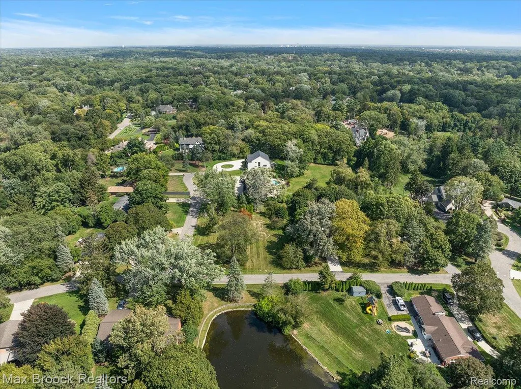 1027 Joanne Court Bloomfield Hills City MI 48302