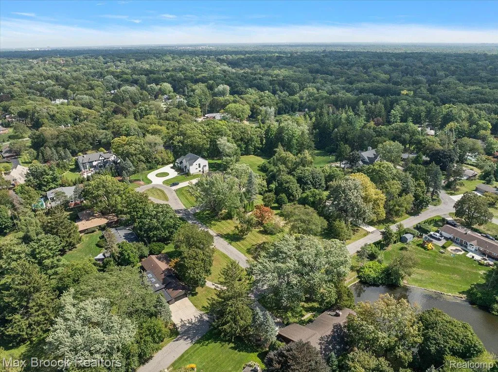1027 Joanne Court Bloomfield Hills City MI 48302