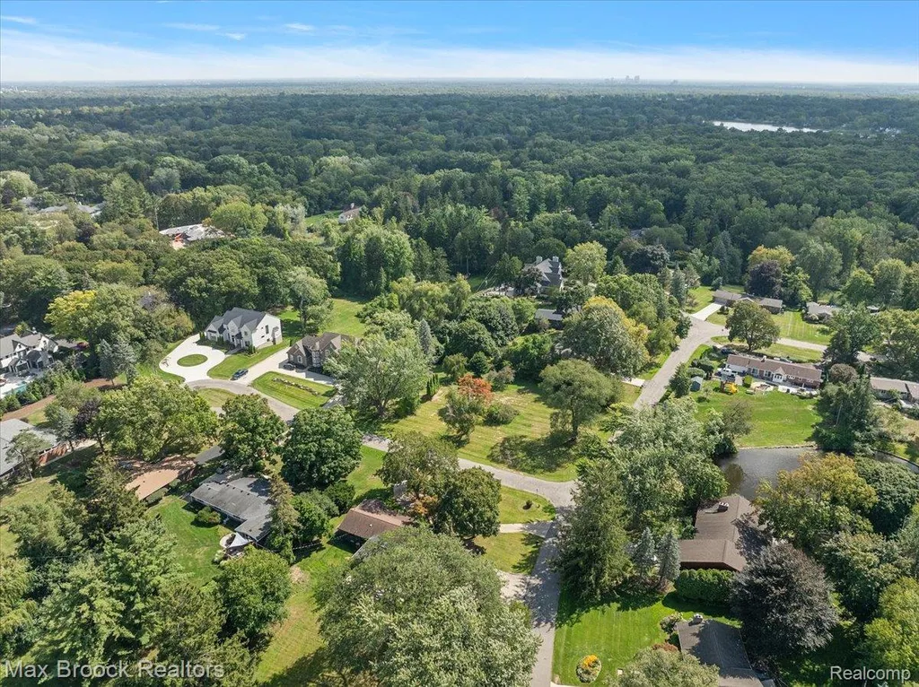 1027 Joanne Court Bloomfield Hills City MI 48302