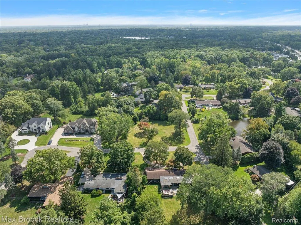 1027 Joanne Court Bloomfield Hills City MI 48302