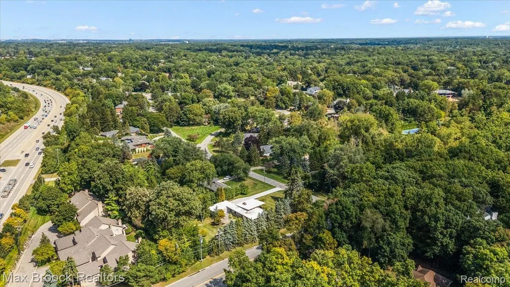 1027 Joanne Court Bloomfield Hills City MI 48302