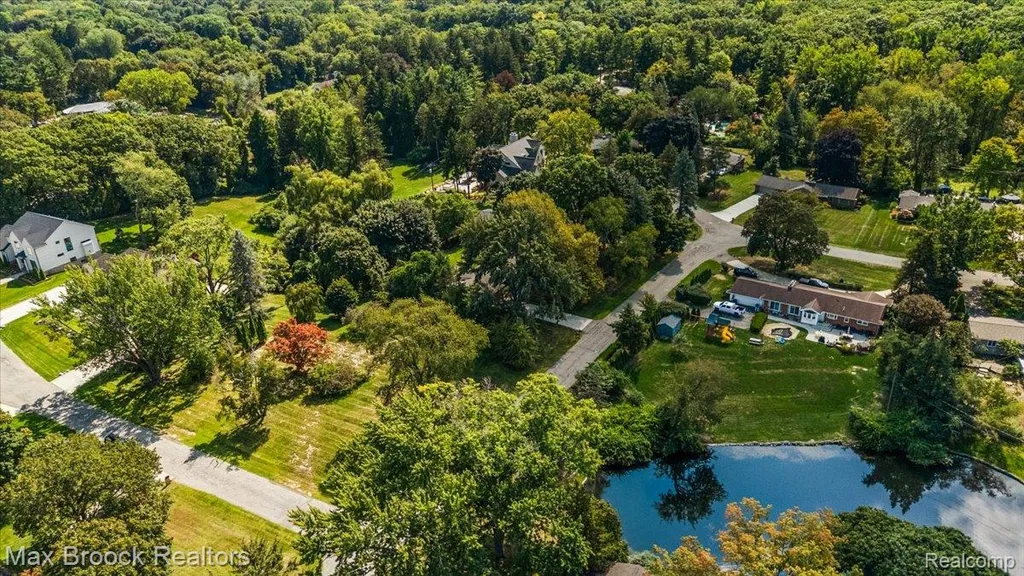 1027 Joanne Court Bloomfield Hills City MI 48302