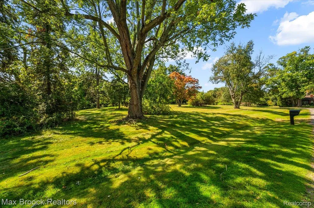 1027 Joanne Court Bloomfield Hills City MI 48302
