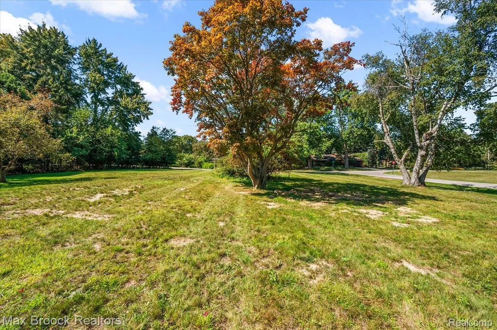 1027 Joanne Court Bloomfield Hills City MI 48302