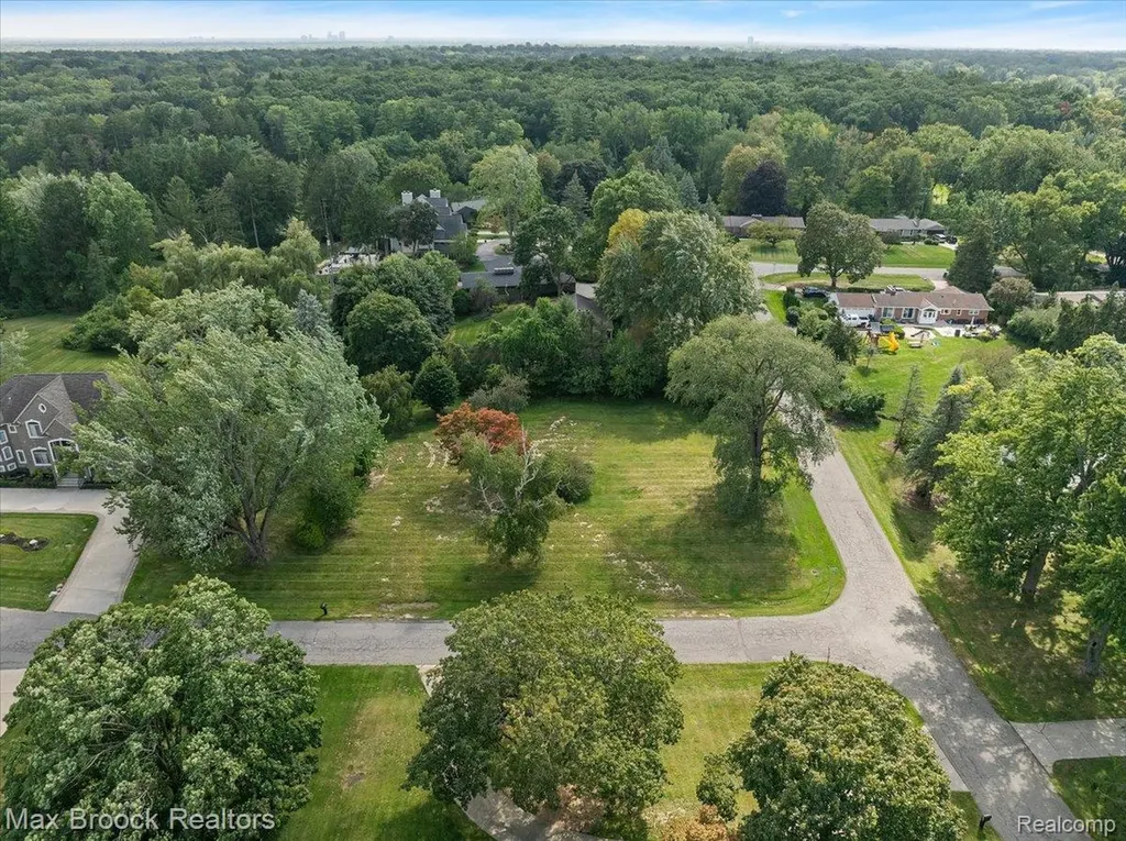 1027 Joanne Court Bloomfield Hills City MI 48302