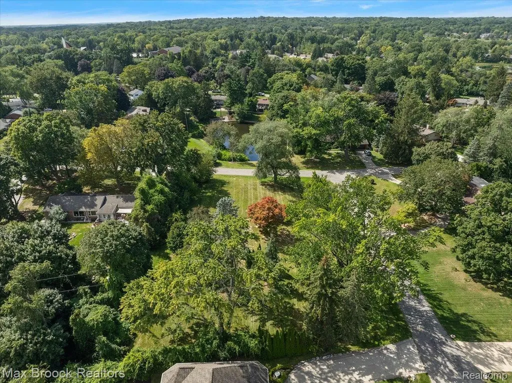 1027 Joanne Court Bloomfield Hills City MI 48302