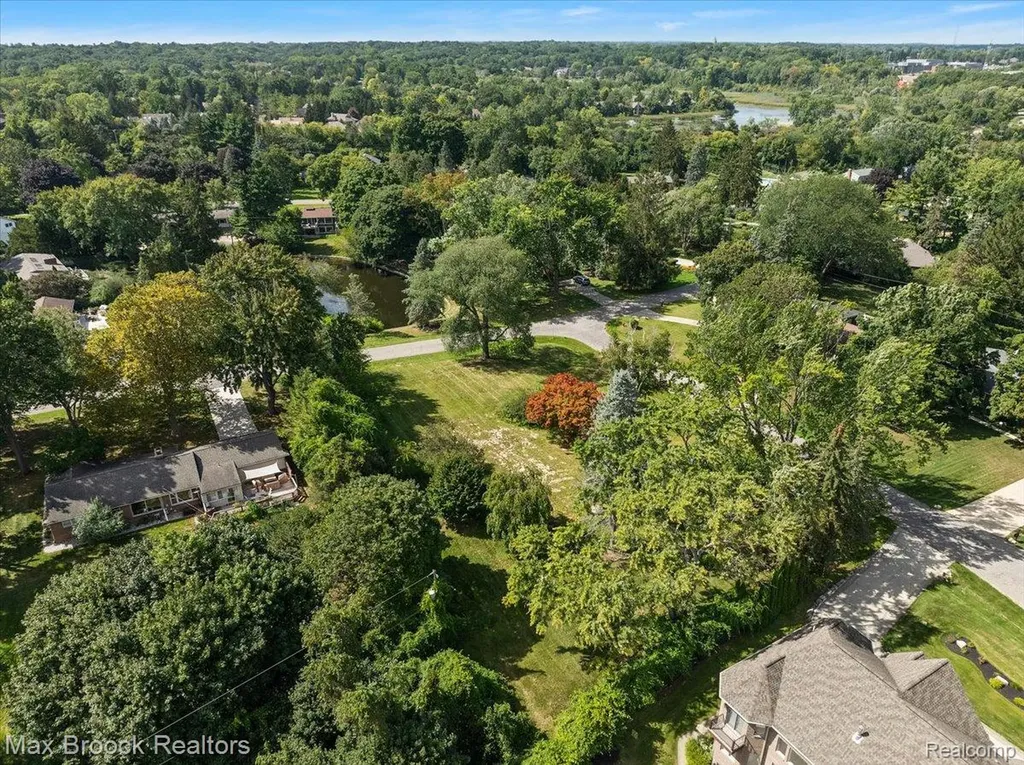 1027 Joanne Court Bloomfield Hills City MI 48302