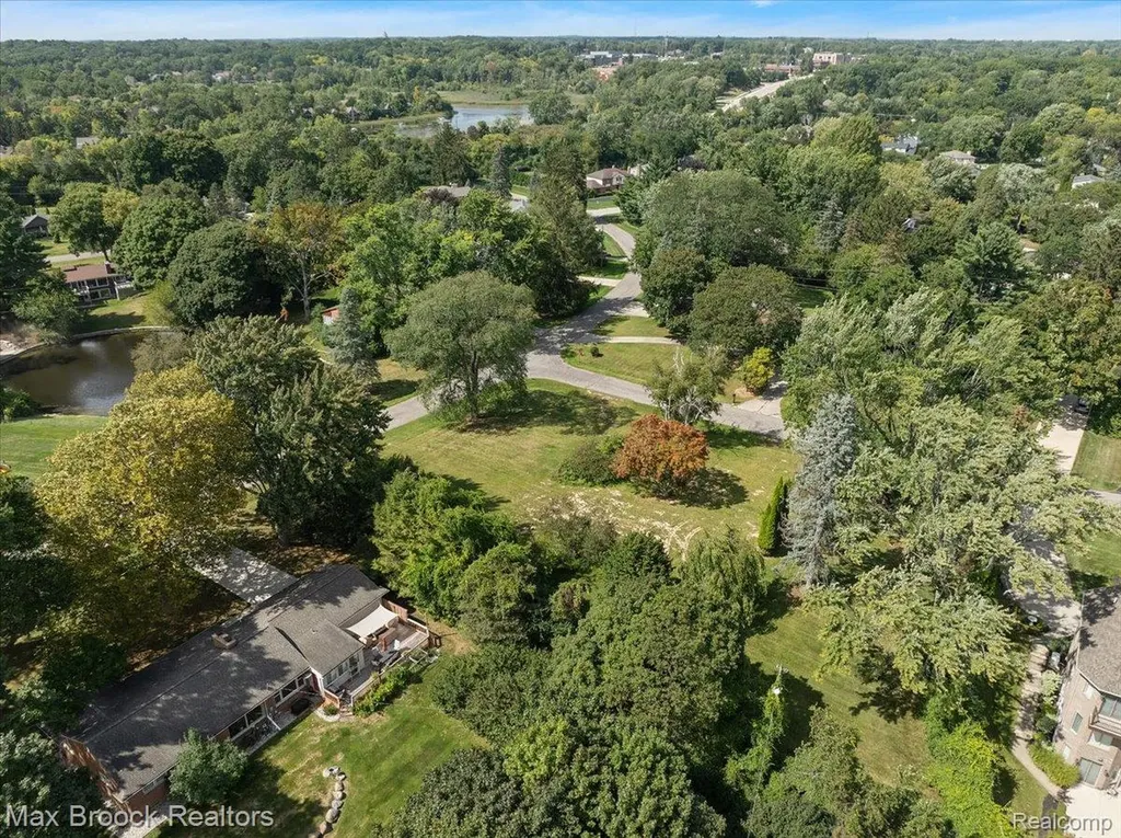 1027 Joanne Court Bloomfield Hills City MI 48302