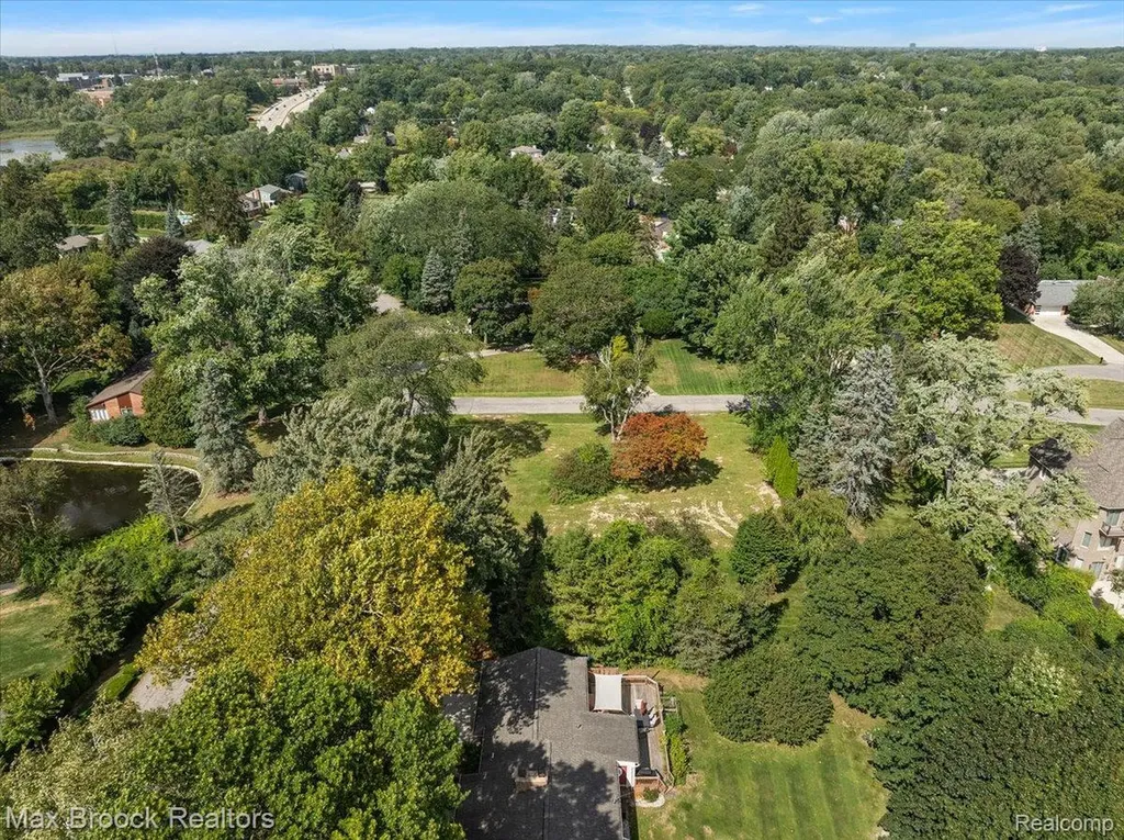 1027 Joanne Court Bloomfield Hills City MI 48302