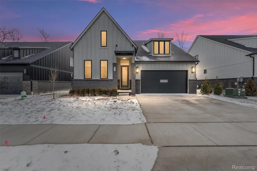 66 South Trail Court Troy City MI 48083