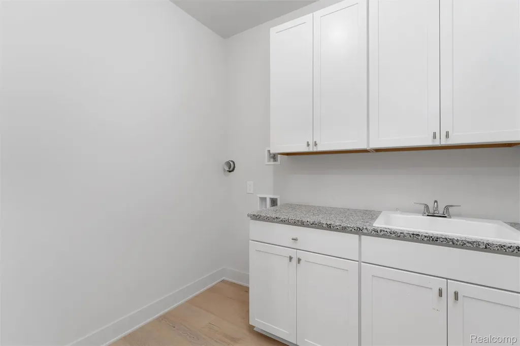 66 South Trail Court Troy City MI 48083