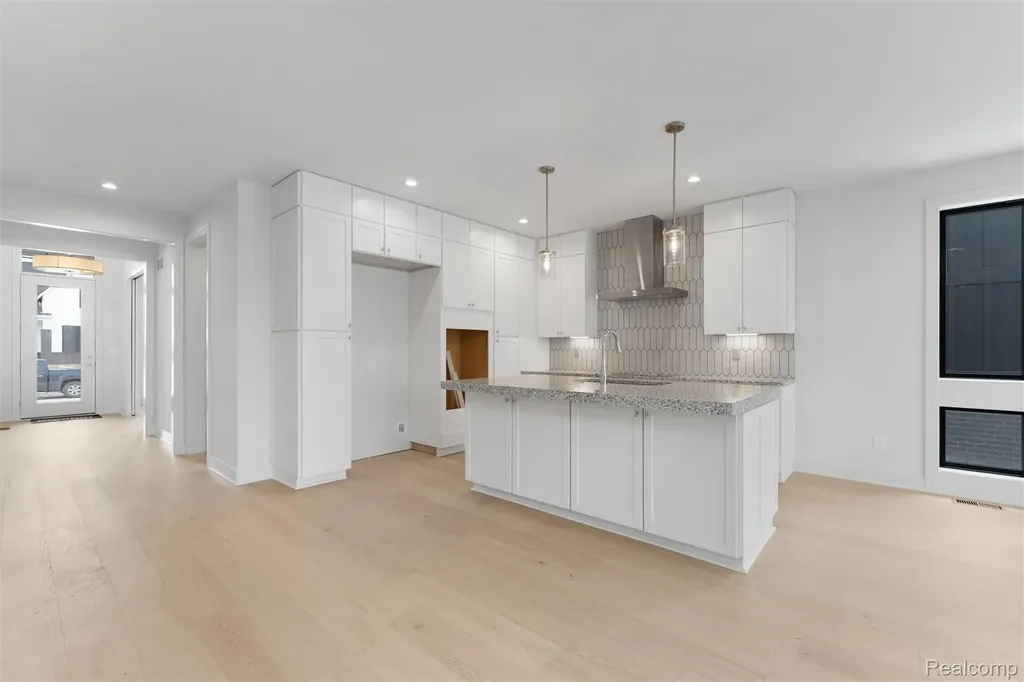 66 South Trail Court Troy City MI 48083