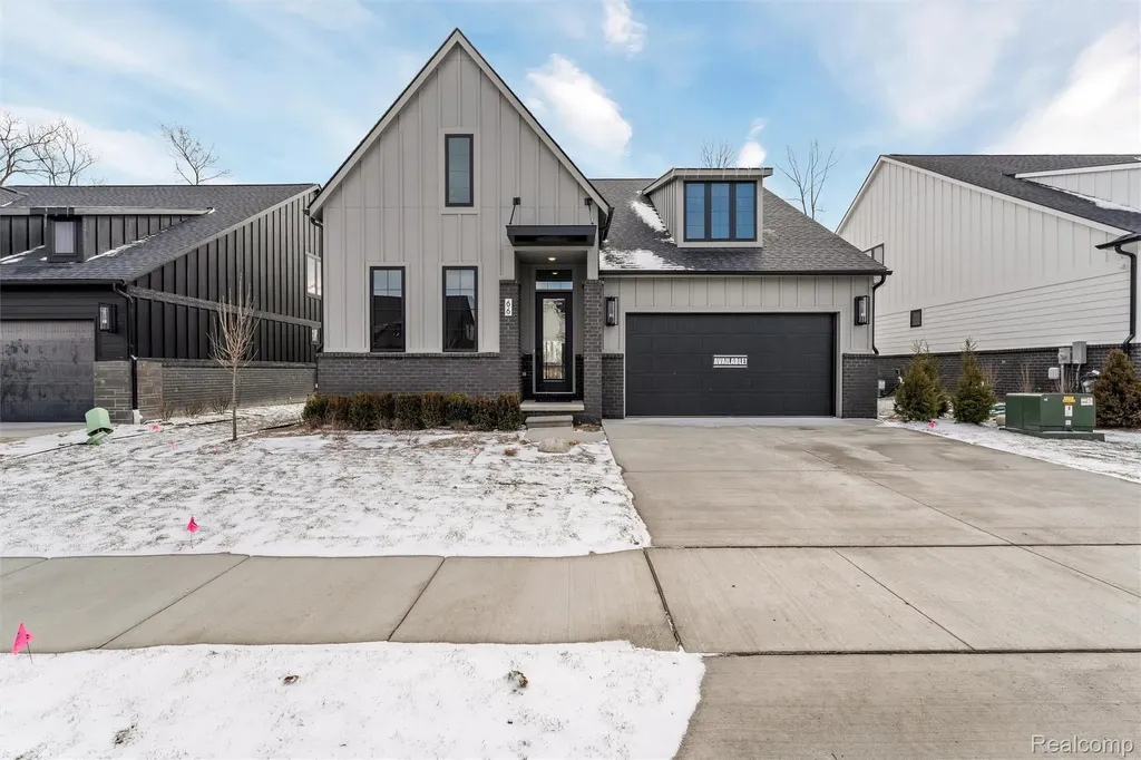 66 South Trail Court Troy City MI 48083