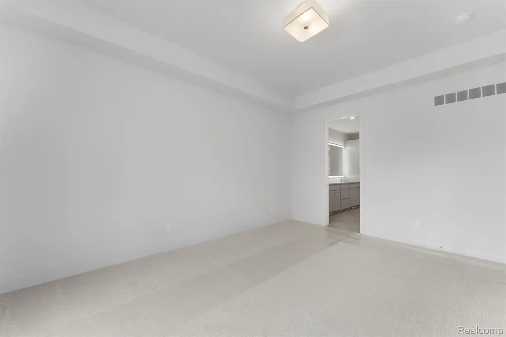 66 South Trail Court Troy City MI 48083