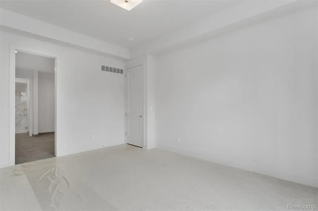 66 South Trail Court Troy City MI 48083