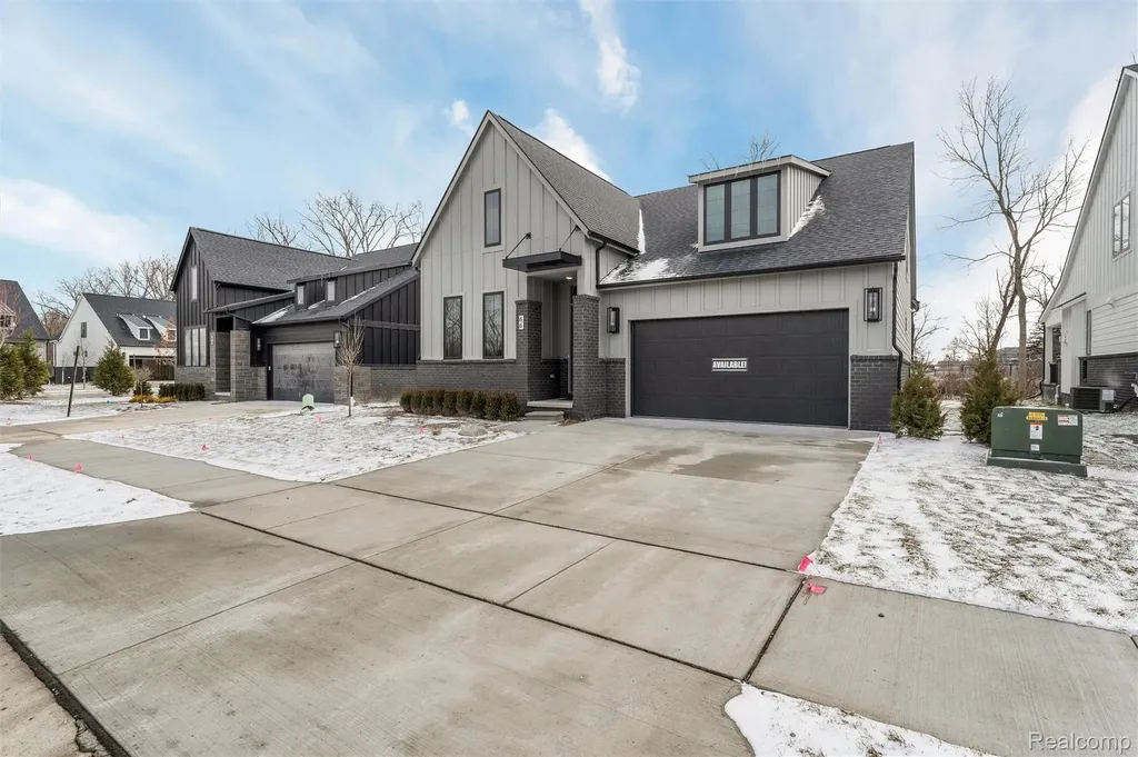 66 South Trail Court Troy City MI 48083