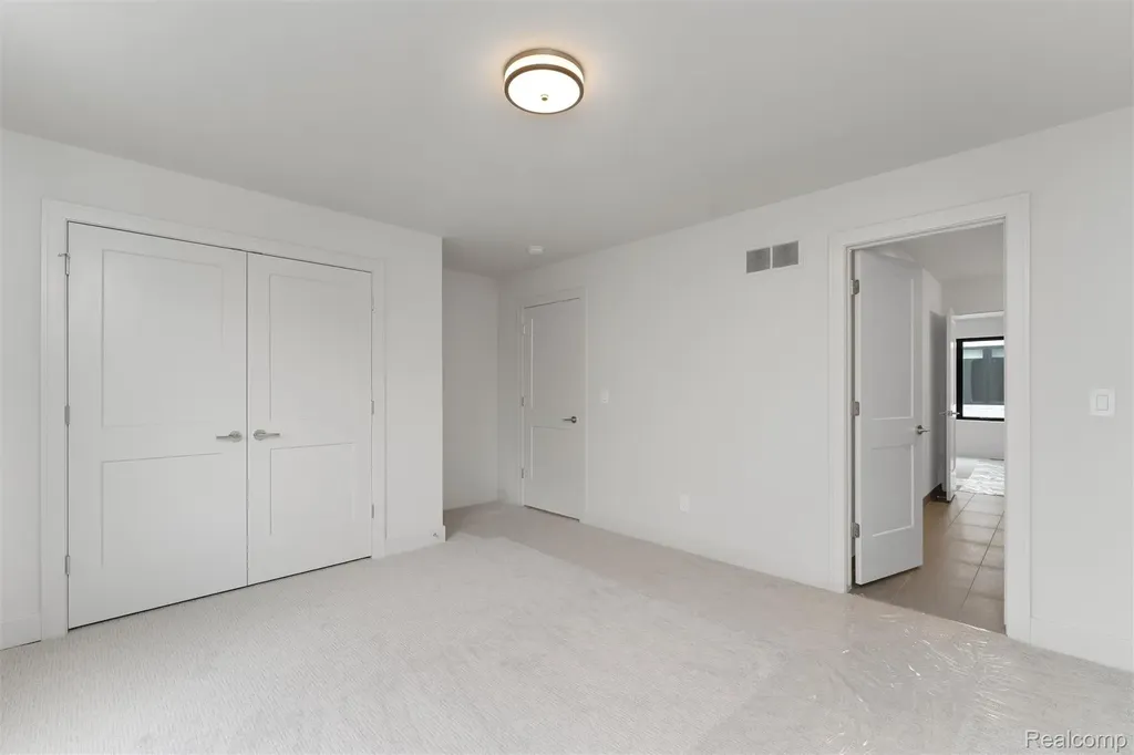 66 South Trail Court Troy City MI 48083