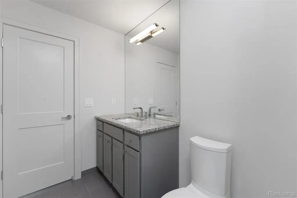 66 South Trail Court Troy City MI 48083