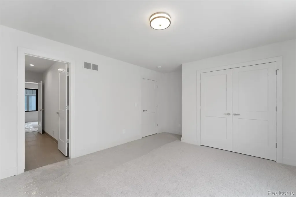 66 South Trail Court Troy City MI 48083