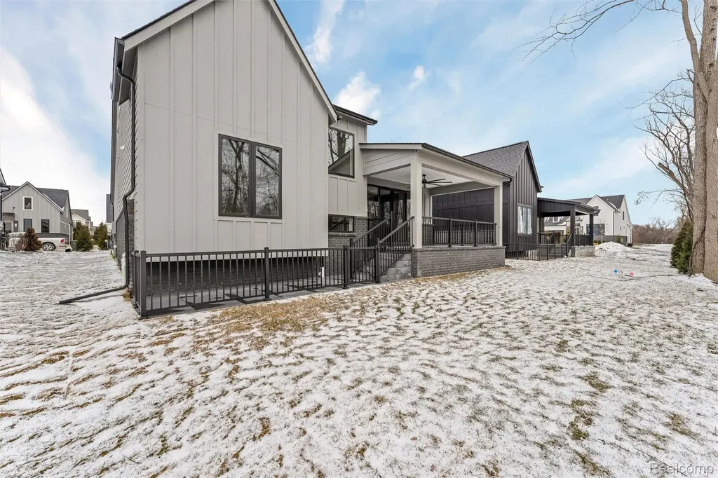 66 South Trail Court Troy City MI 48083